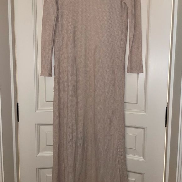 Long Chic Tan Cardigan w/ Pockets - Picture 1 of 2